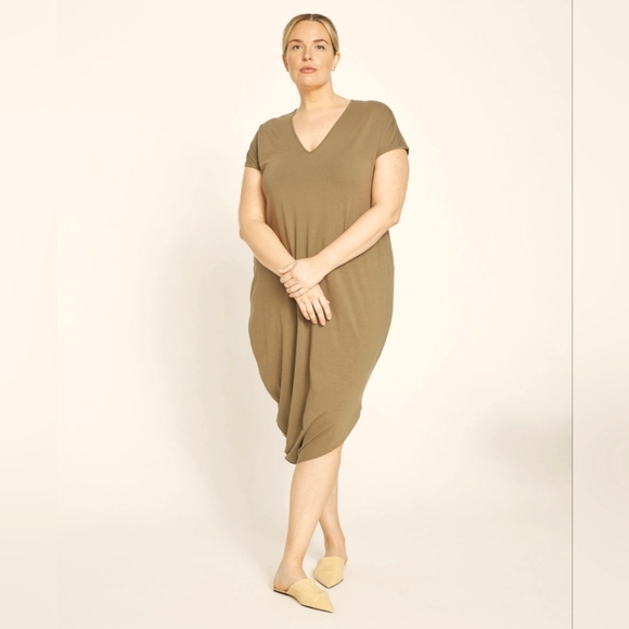 NWT Universal Standard Geneva Dress, V-neck, 16W - Picture 1 of 6
